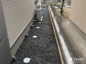 すっきりと雑草対策を施した犬走り[施工後]