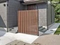 木目と縦格子でつくる、上品でやさしい玄関まわり
