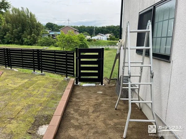 お庭への出入りをスムーズにする門扉