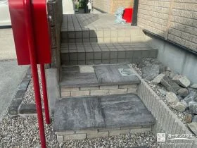 玄関ポーチ階段を増設し昇り降りを快適に[施工後]