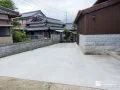 土のままだった駐車スペースに土間コンクリートを打設した工事