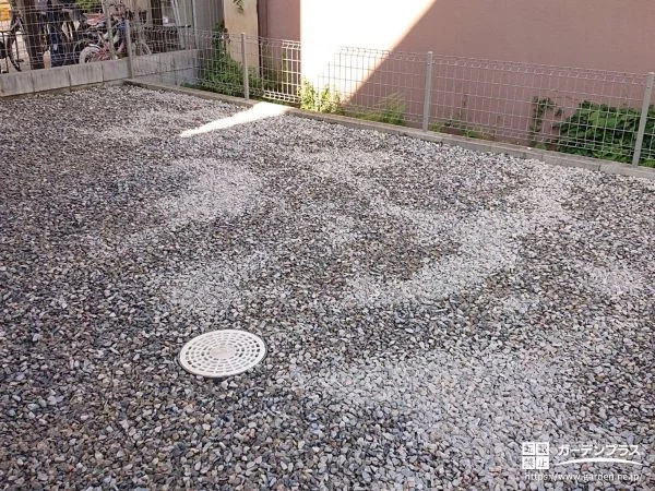 雑草の発生を抑えながらすっきりと整えたお庭の砂利敷き工事