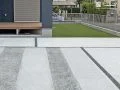 お子様が安心して遊べる人工芝のお庭