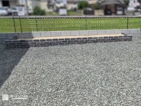 ヴィンテージレンガのような風合いが上質な印象の花壇[施工後]