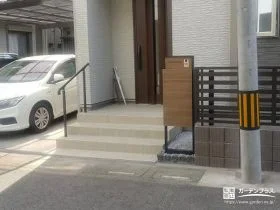 玄関ドアとのリンクがおしゃれな門周り[施工後]