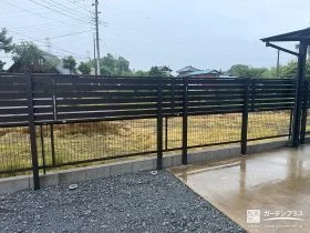 圧迫感を与えない目隠しフェンス[施工後]