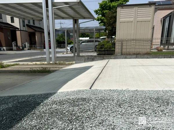 駐車スペースを快適に整える土間コンクリートと砂利の施工工事