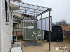 前面パネルつきで視線をほどよくカットするテラス屋根[施工後]