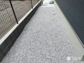 犬走りの雑草対策[施工後]