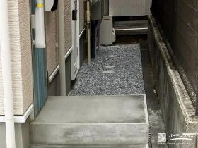 雑草対策を施した犬走り[施工後]