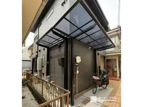 L字型テラス屋根とウッドデッキで家族が快適に過ごせる外構工事