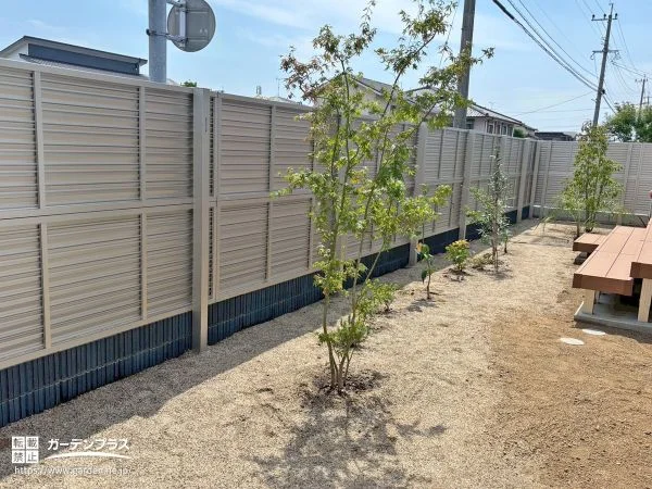 植栽の緑と木陰が心地よいお庭