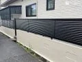 風通しを確保したスタイリッシュな目隠しフェンス