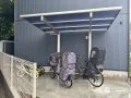 家族みんなが使いやすい屋根付き駐車スペース