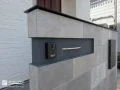 大判タイルで仕上げた門柱