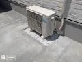 室外機下は砂利にすることで排水性を高めました