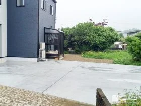 お庭周りに土間コンクリートと砂利を施工し快適に整えた工事