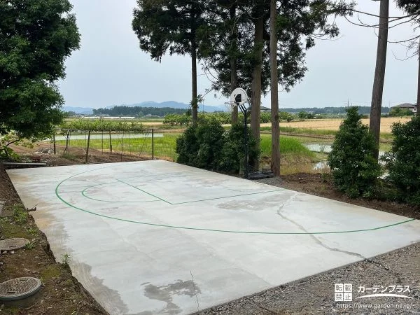 お子様が思い切り遊べるバスケットコート用土間コンクリート工事