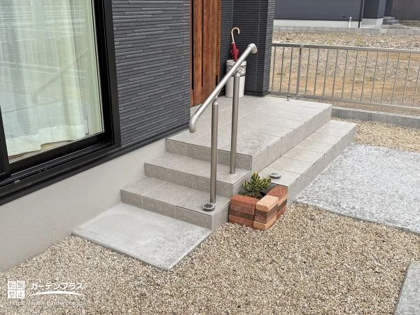 安心して出入りできる玄関ポーチへ