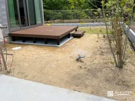 リビングからお庭へ出やすいステップ付きｍｐウッドデッキ工事