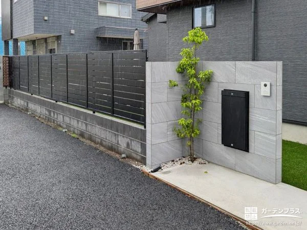 植栽とスポットライトを組み合わせたスタイリッシュな門周り工事