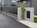 植栽とスポットライトを組み合わせたスタイリッシュな門周り工事