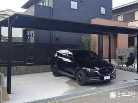 完全遮光で愛車を守るブラックポリカーボネートカーポート[施工後]