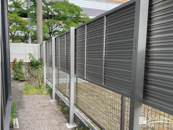 ステンカラーが映える上品な目隠しフェンスを設置した工事