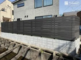 質感がリアルな目隠しフェンス[施工後]