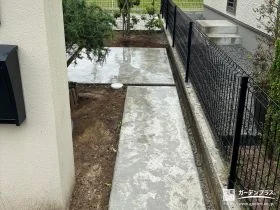 門柱周りを整えすっきりした印象に仕上げた土間コンクリート工事
