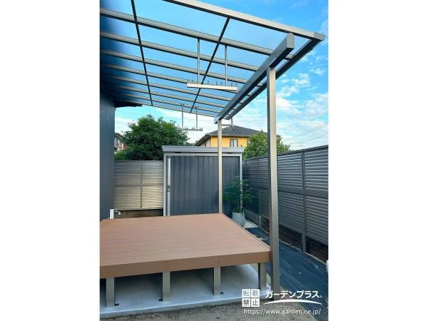ウッドデッキとテラス屋根で快適に洗濯物干しができる空間の工事