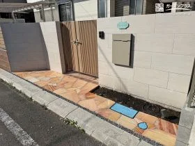 上質なタイルと木調門扉で魅せる安心の門まわり[施工後]