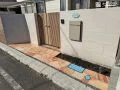 上質なタイルと木調門扉で魅せる安心の門まわり