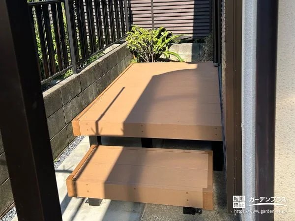 No.26359 独立ステップ付きで誰でも昇り降りしやすいウッドデッキ設置工事[施工後]