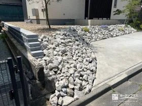 法面を割栗石で整えすっきりとした外観に仕上げたリフォーム工事