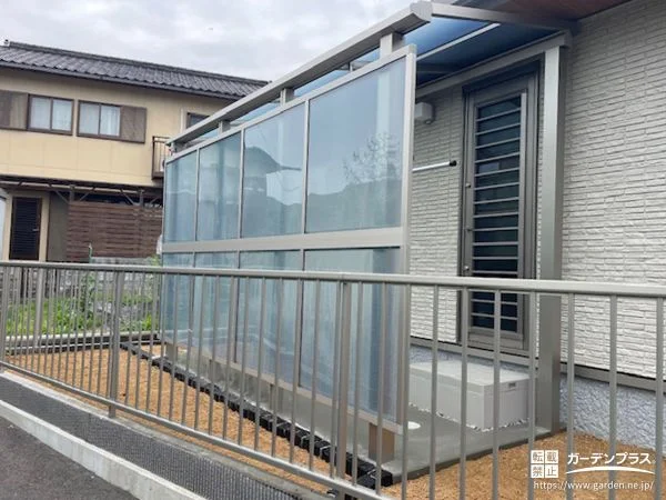 雨の日の洗濯物干しが快適な前面パネルつきテラス屋根の設置工事