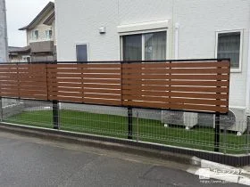 木目調が優しい印象の目隠しフェンスでお庭時間を快適にした工事