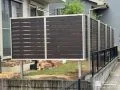 ナチュラルな木目調のフェンスで落ち着いた空間に整えた外構工事