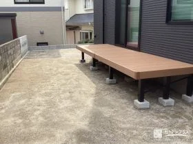 人工木製で永く綺麗にお使いいただけるウッドデッキ[施工後]