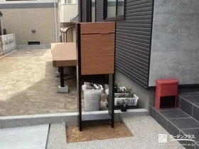 モダンでスタイリッシュな宅配ボックス[施工後]