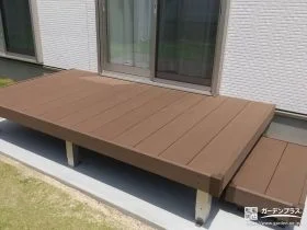 段床付きの人工木ウッドデッキ[施工後]