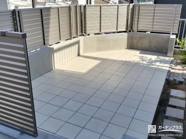 No.26381 古い土間を改修しタイルテラスとフェンスを設けた快適なお庭工事[施工後]