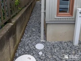 すっきりとした印象に整えた犬走り[施工後]