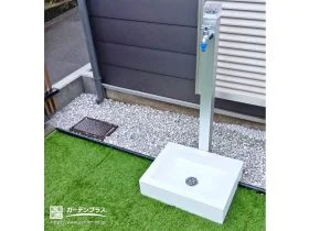 水まわりを快適に！飛び跳ねを防ぐガーデンパン付き立水栓[施工後]