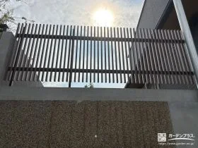 目隠しと道路への点く事故防止を兼ねるフェンス[施工後]