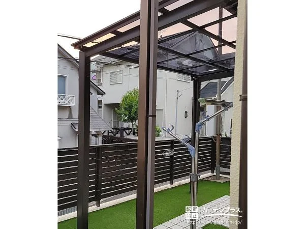 独立式のテラス屋根で洗濯物干し等の家事を便利にした工事