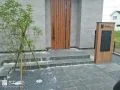 緑が映える高級感ある門まわり