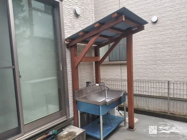 屋根付きシンクを設けて趣味の作業が快適になった外構工事