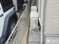 圧迫感を与えないメッシュフェンスで境界を明確化