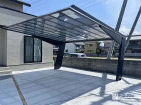 斜めの支柱が目を引くかっこいいカーポート[施工後]